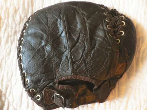 Spalding White Grommet Basemitt Back